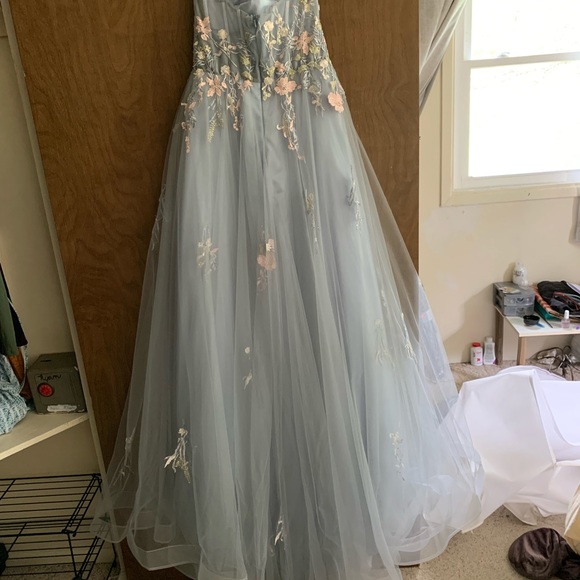 Prom gown - Picture 5 of 5